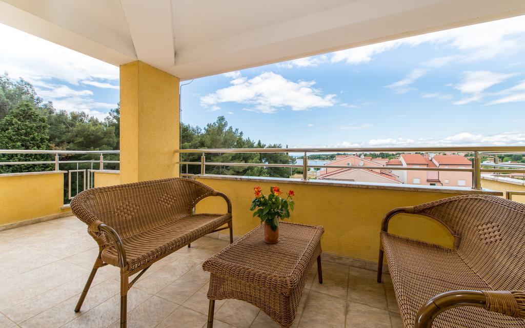 Vilola Bed & Breakfast Zambratija  Exterior photo