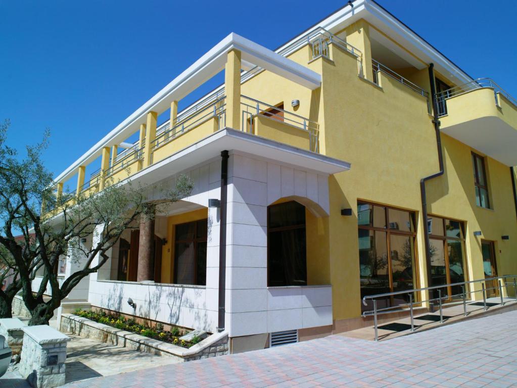 Vilola Bed & Breakfast Zambratija  Exterior photo